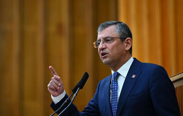 Özgür Özel: ‘AB’ye giriyoruz, milletin yüzünü güldürüyoruz’