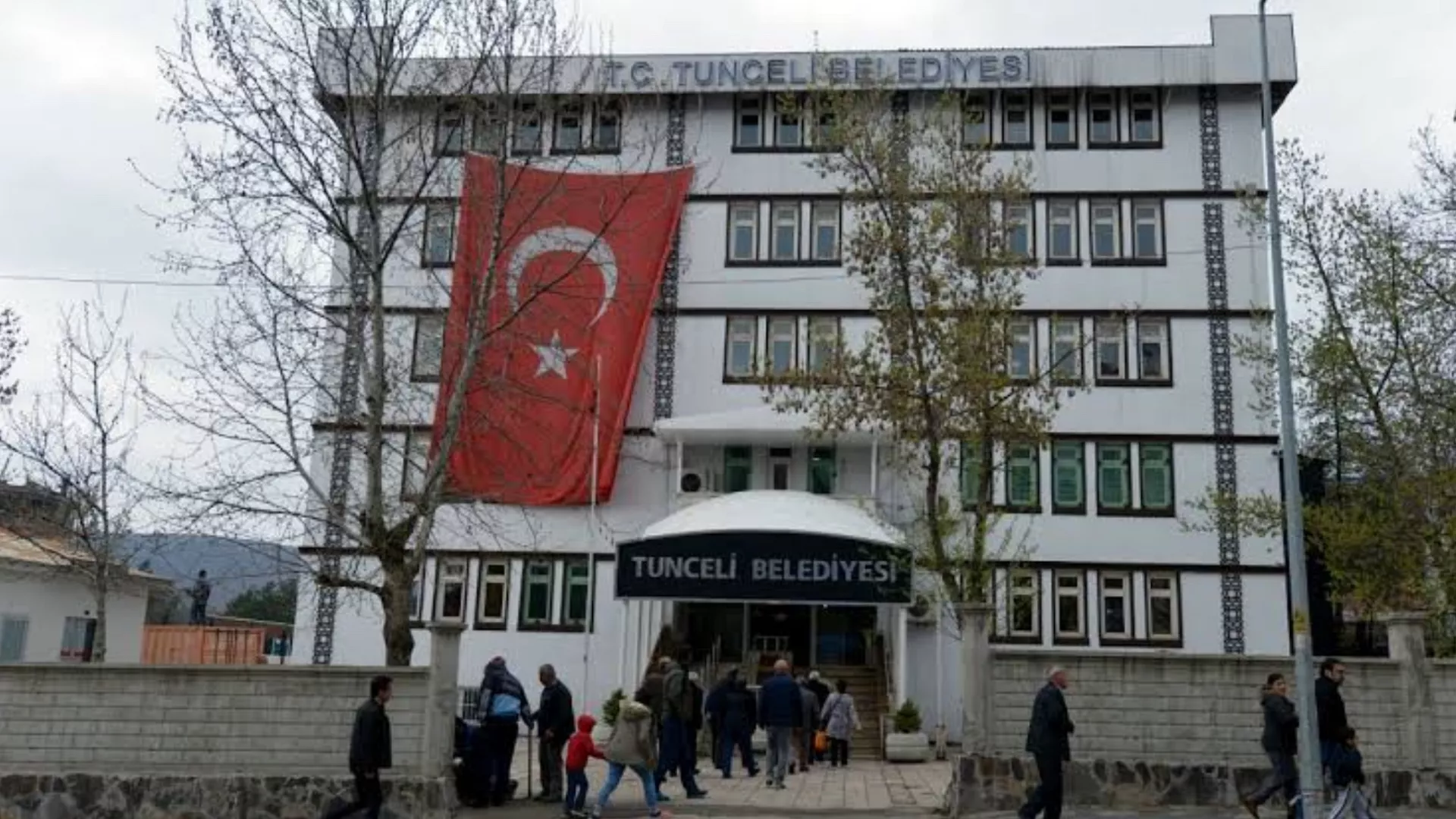 Tunceli ve Ovacık belediyelerine kayyum atandı
