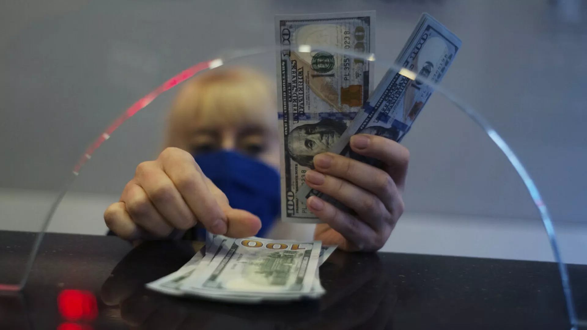 Sahte dolar skandalı: Bankalar ve döviz büroları alarma geçti