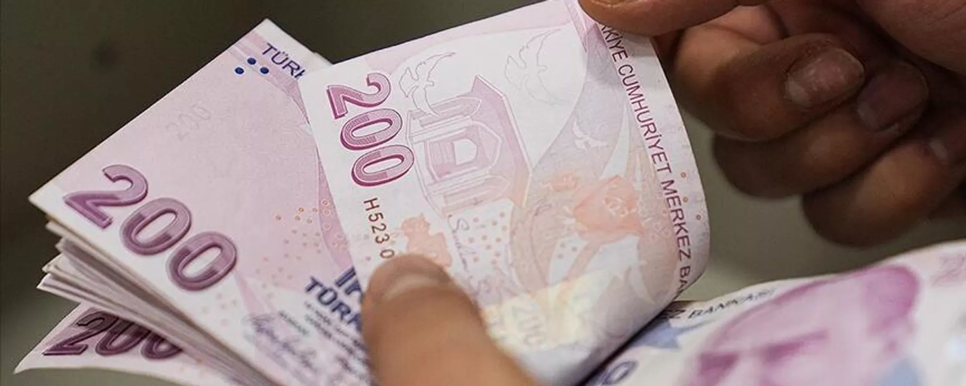 Zamlı emekli maaşları hesaplara yatıyor
