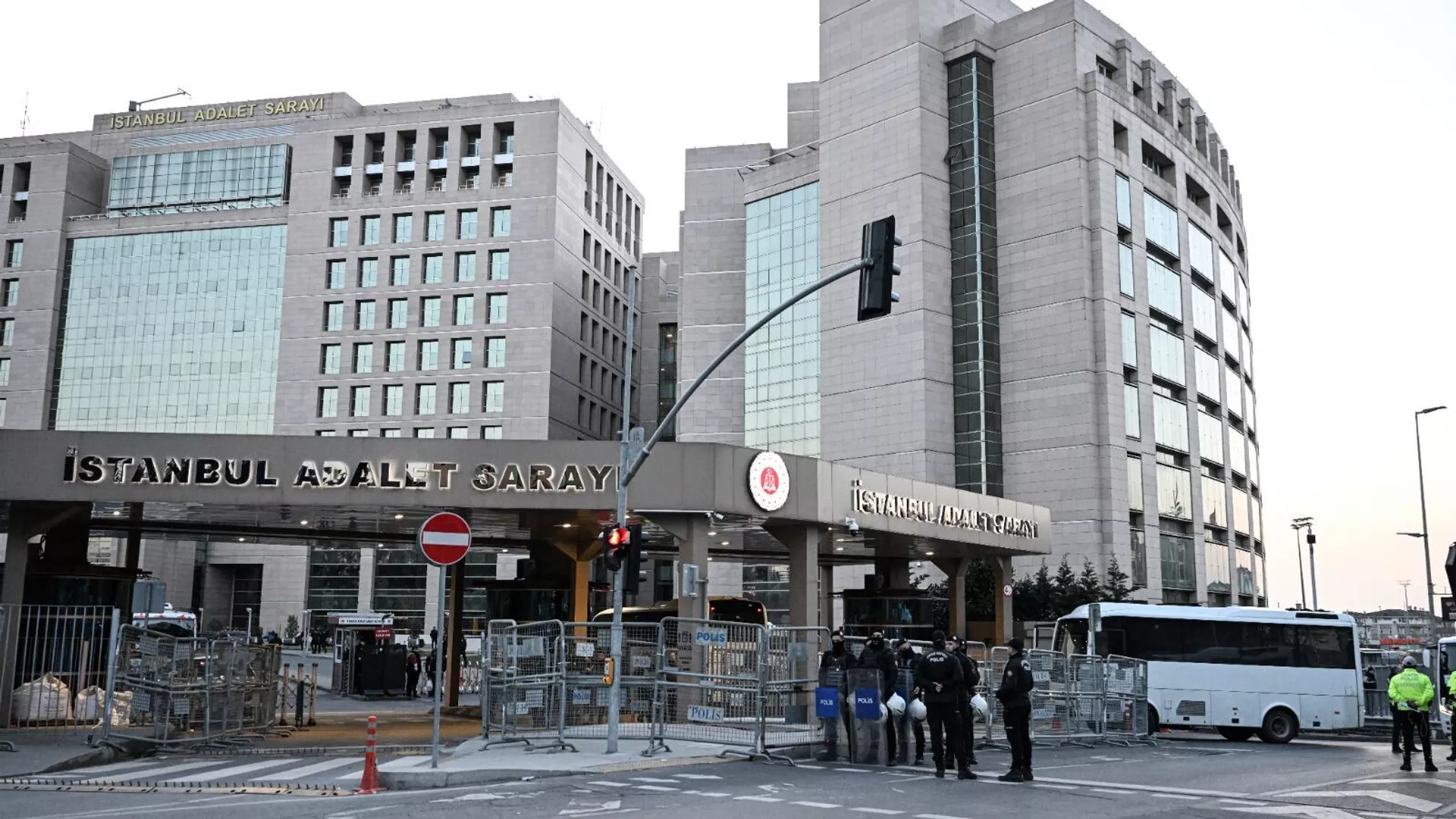 İBB soruşturmasında karar: Murat Ongun, Buğra Gökce, Serdar Haydanlı, Ali Nuhoğlu dahil 21 kişi için tutuklama kararı