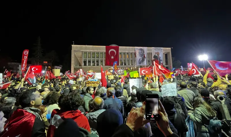 Saraçhane’deki son miting: Özgür Özel Maltepe’de toplanmak için çağrı yaptı