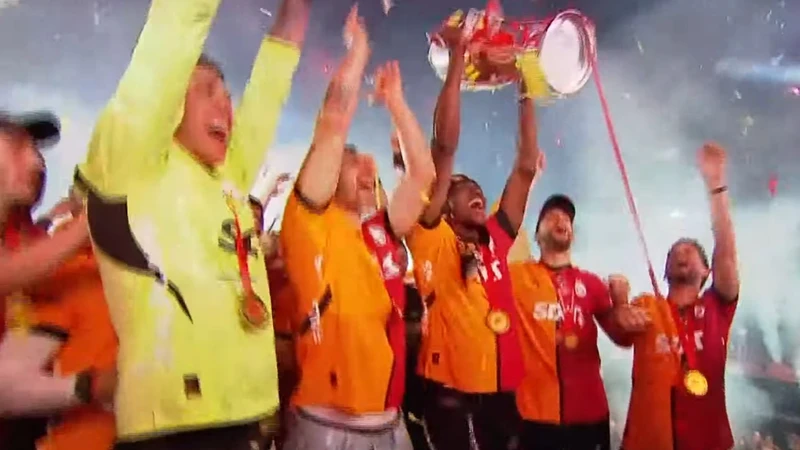 Galatasaray şampiyonluk kupasına kavuştu