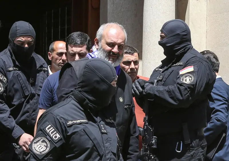 Ermenistan’da darbe girişimi suçlamasıyla biri başpiskopos 14 kişi tutuklandı