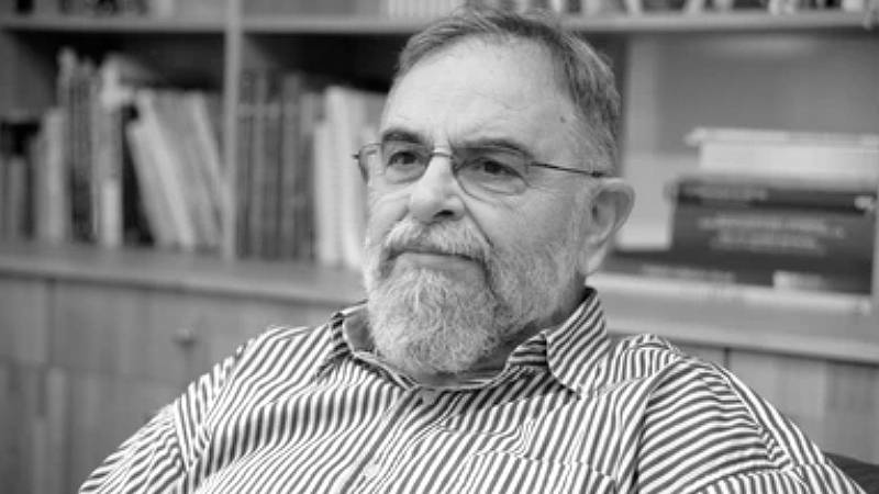 Siyaset bilimci ve tarih profesörü Mete Tunçay hayatını kaybetti