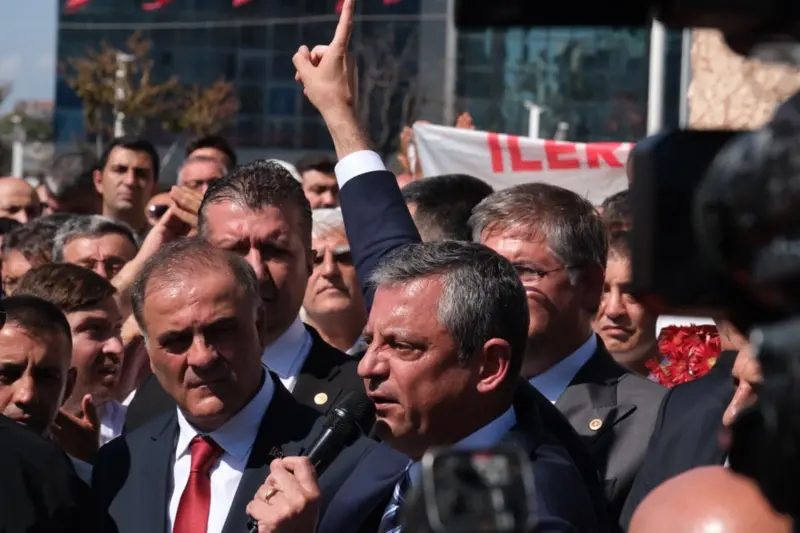 CHP lideri Özel, Taksim Meydanı’nda konuştu: ‘CHP birdir, bütündür, tek teminatı sandıktır’