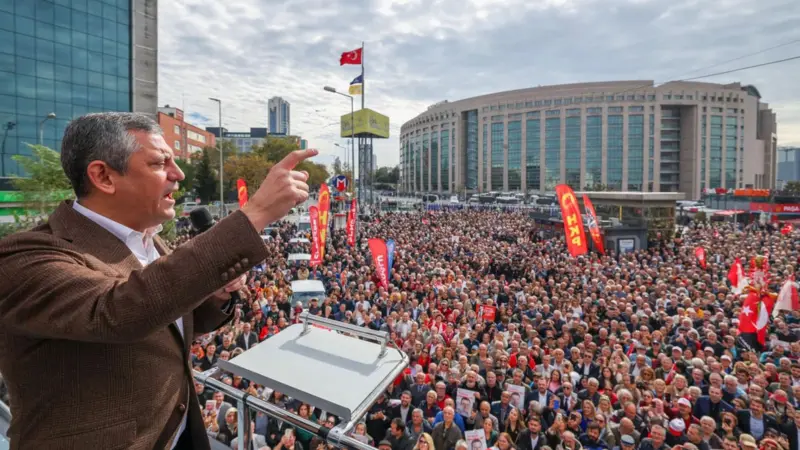 İmamoğlu’nun ifadesi öncesi CHP Çağlayan’da miting düzenledi