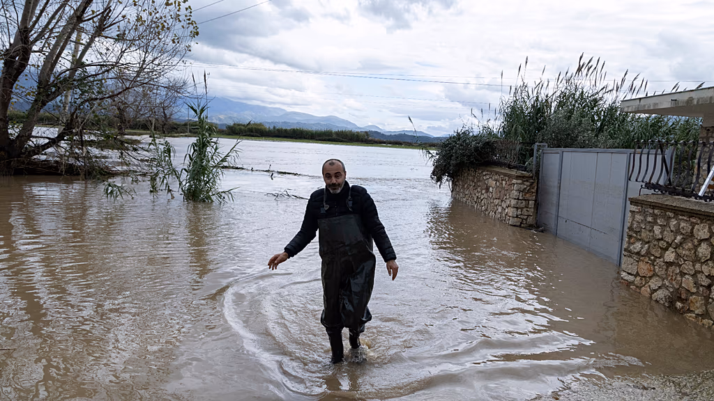 Şiddetli yağışlar Arnavutluk ve Yunanistan’ı vurdu