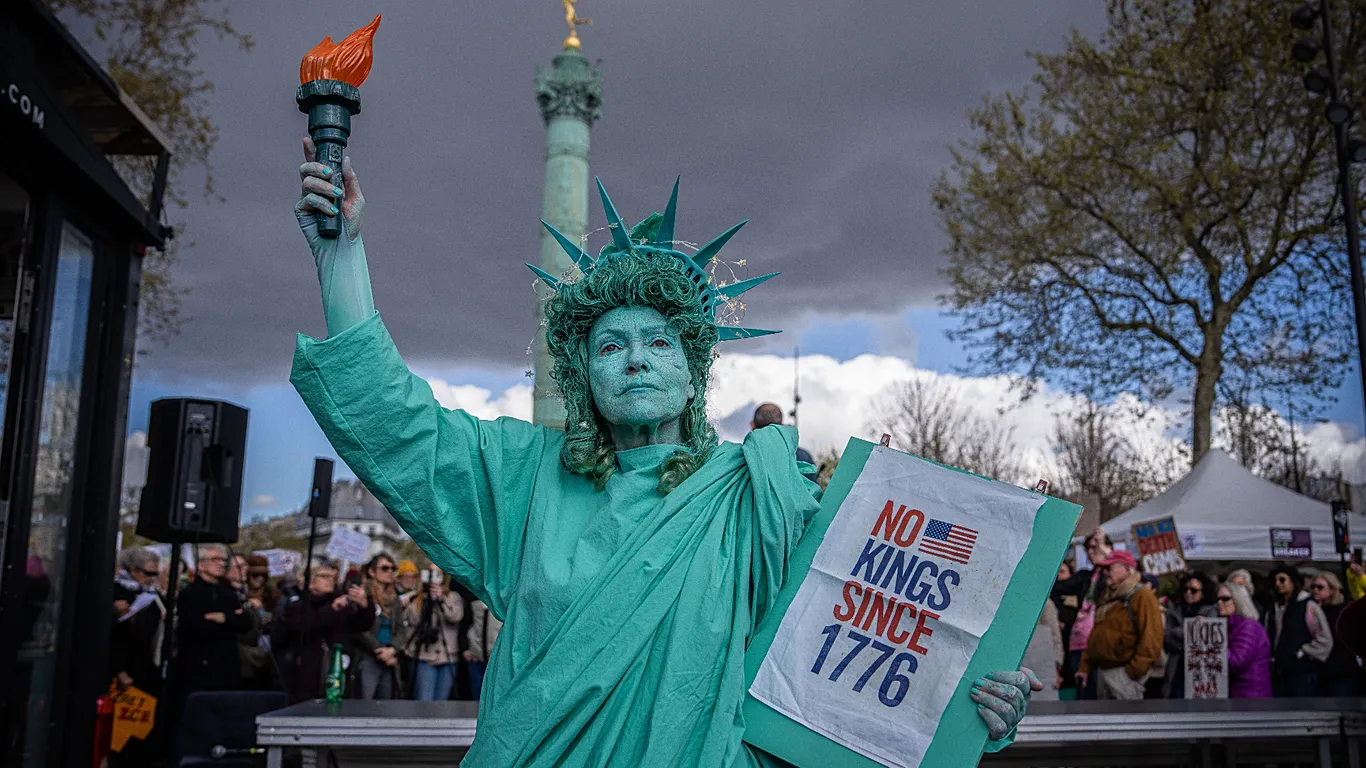 ABD’de ‘Krallara Hayır’ günü: Büyük kalabalıklar Trump’ı protesto etti