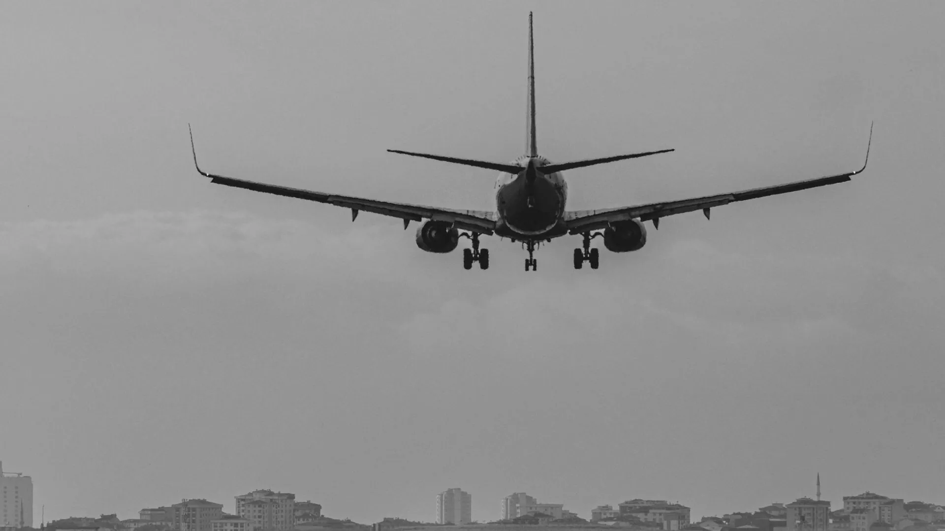Savaş tırmanırken yeni uçuş iptalleri geldi: Ekim ayı sonuna kadar iptal eden şirketler var