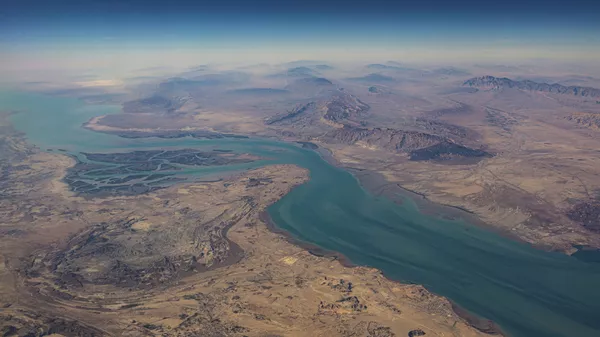 Hürmüz’de ticaret felç: Yüzlerce gemi mahsur