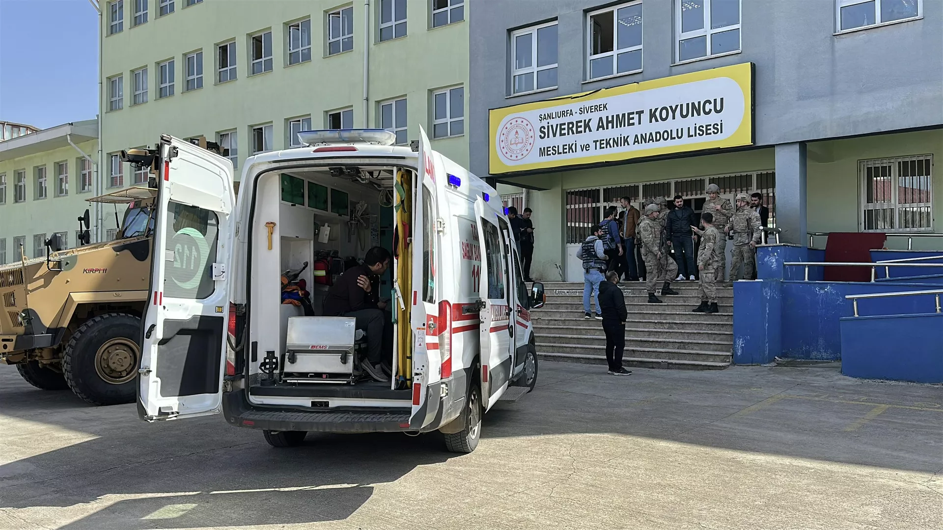 Siverek’te lisede silahlı saldırı: 16 yaralı var, saldırgan hayatına son verdi