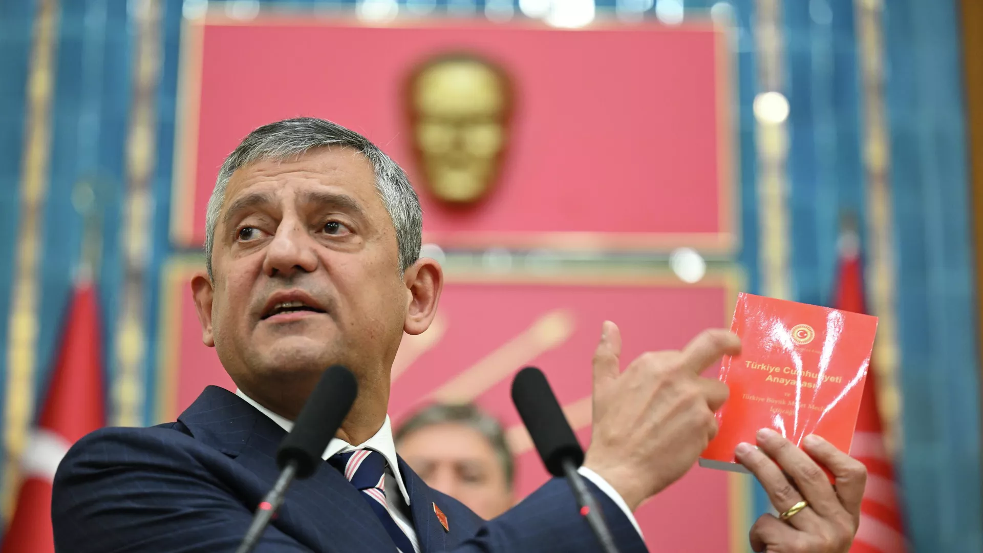 Özgür Özel’den ara seçim çağrısı: ‘Bu millet artık bir devri kapatmak, yeni bir devri başlatmak istemektedir’