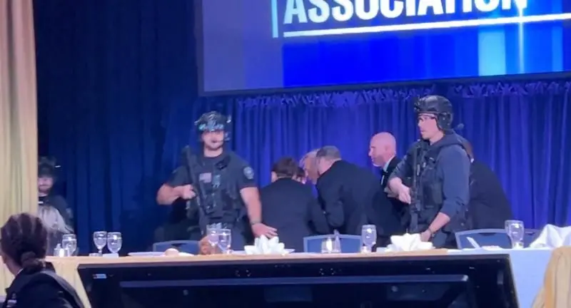 Trump’ın katıldığı yemekte ateş açıldı, şüpheli gözaltında