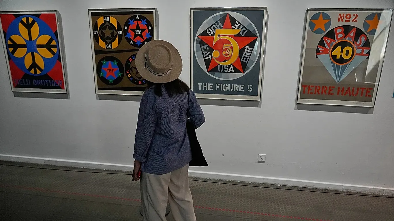 Sanat hayatta kalma aracı oldu: Amerikalı sanatçıların savaş karşıtı eserleri Tahran’da sergilendi