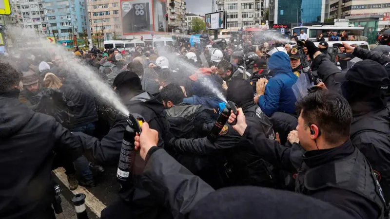 1 Mayıs: Taksim’e yürümek isteyen gruplara polis müdahale etti, çok sayıda gözaltı var