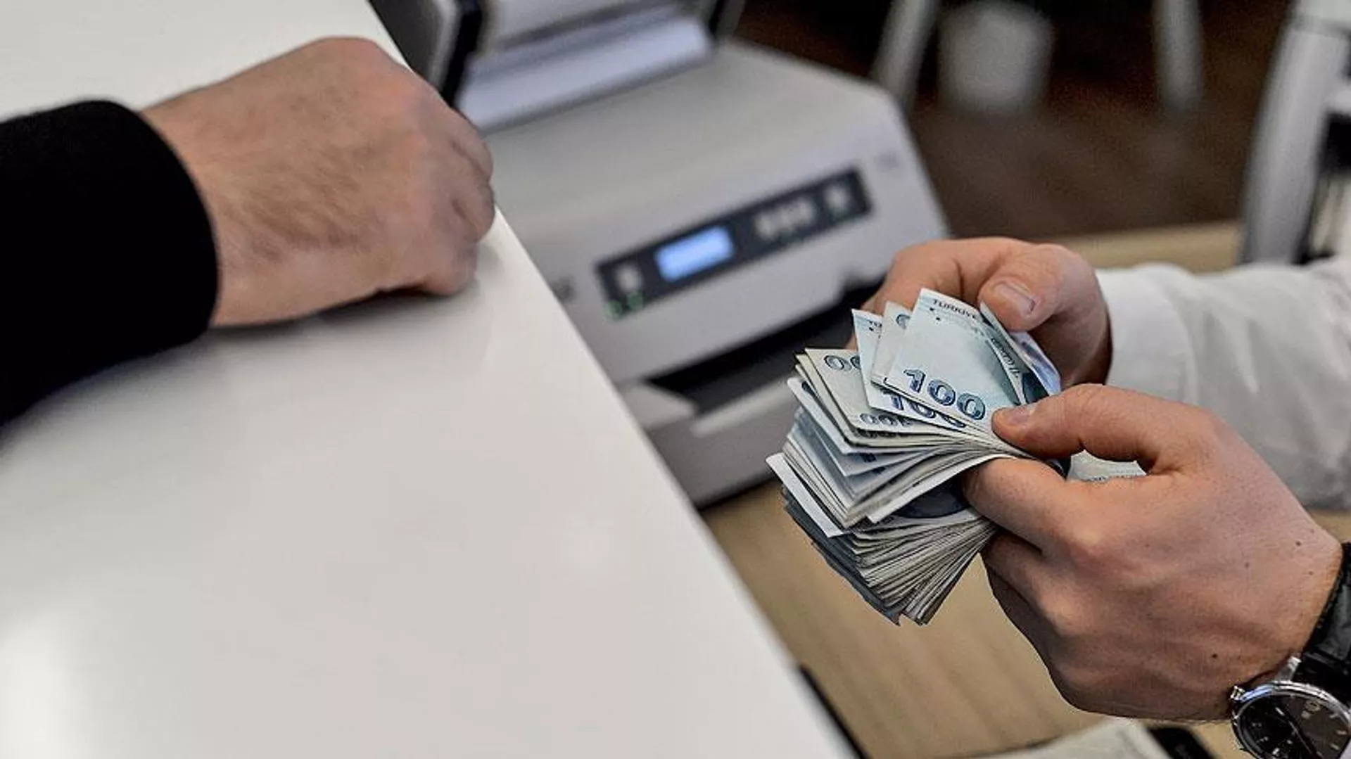 İstinaf’tan emsal karar: Kredi ödemesi için emekli maaşına banka bloke koyabilir
