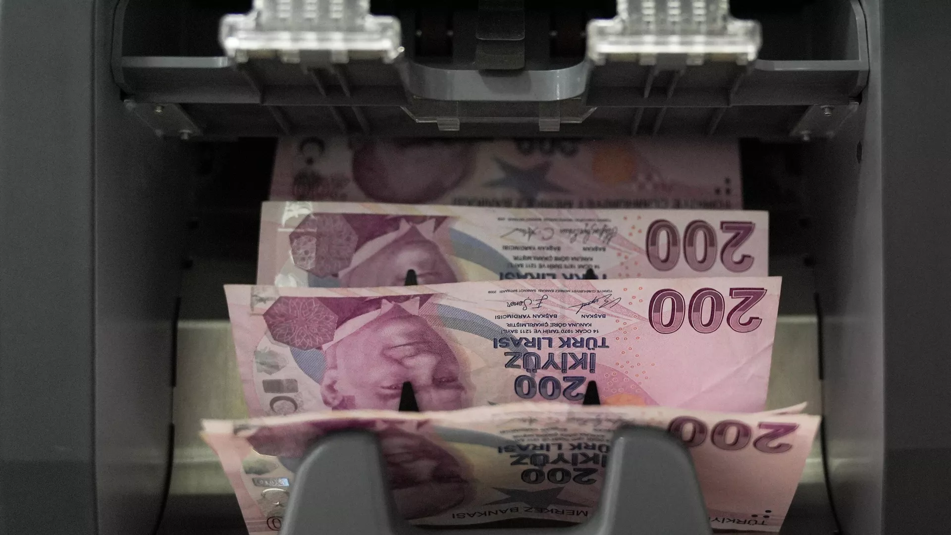 Emekli maaşları ve Kurban Bayramı ikramiyeleri ödeme takvimi açıklandı