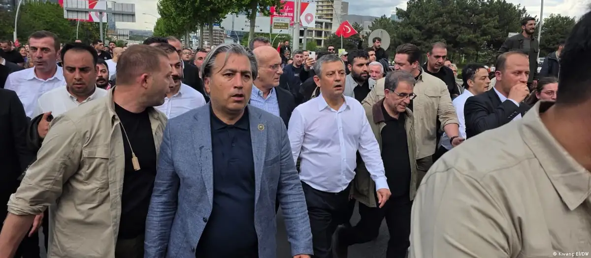 Özgür Özel’in tarihi Meclis yürüyüşü