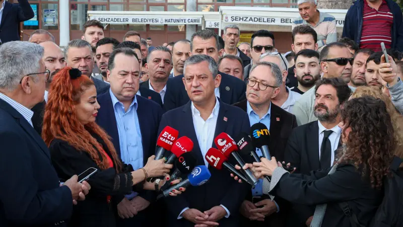 Özgür Özel: ‘Parti kurma durumumuz yok, kimse istifa etmesin’