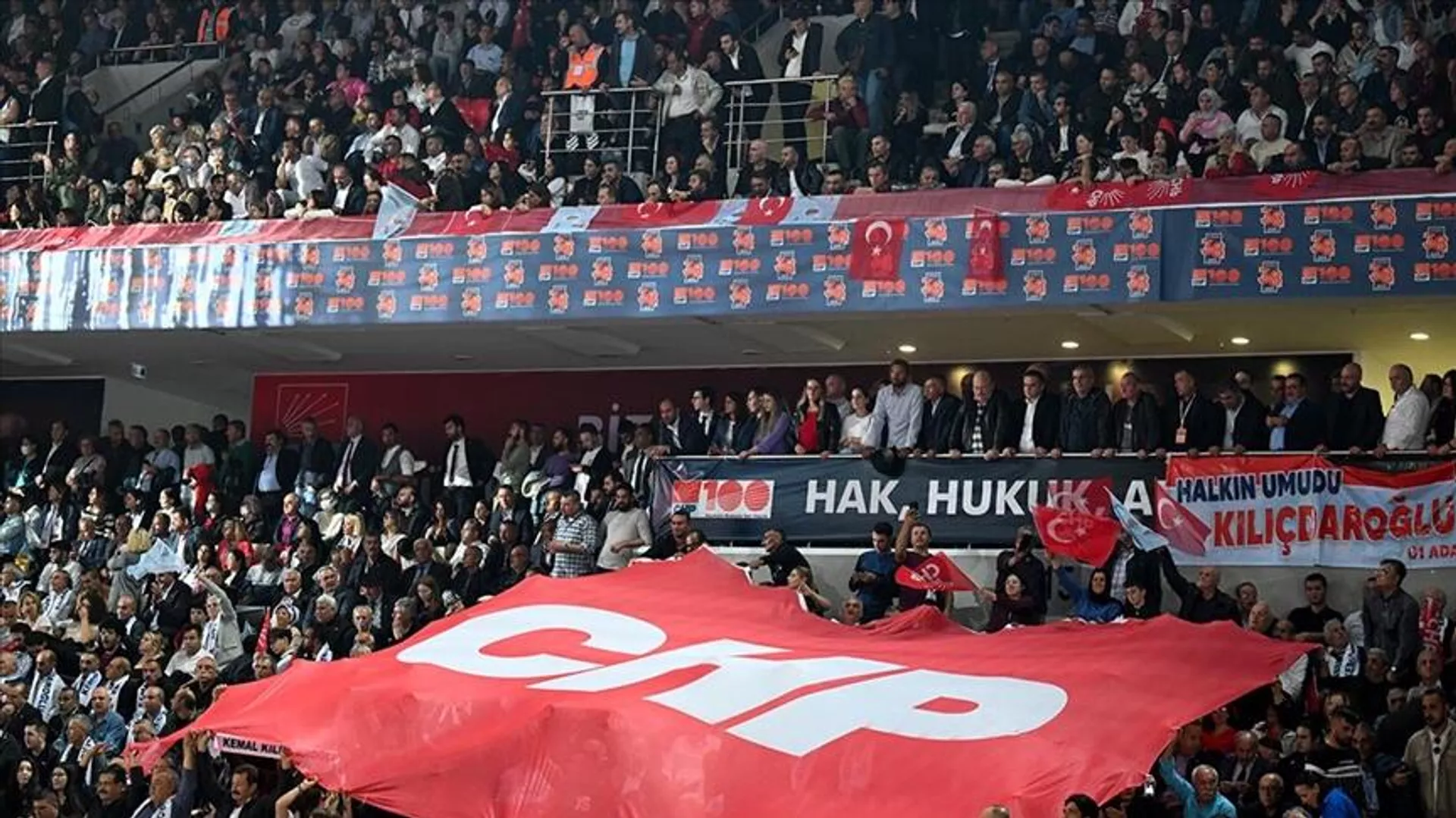 CHP’li vekillerden olağanüstü kurultay çağrısı