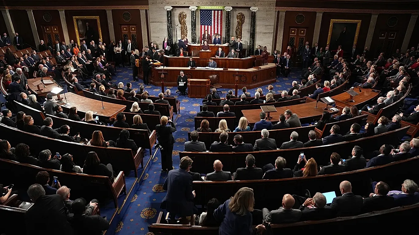 ABD Temsilciler Meclisi, Trump’ın savaş yetkilerini sınırlandıran kararı onayladı