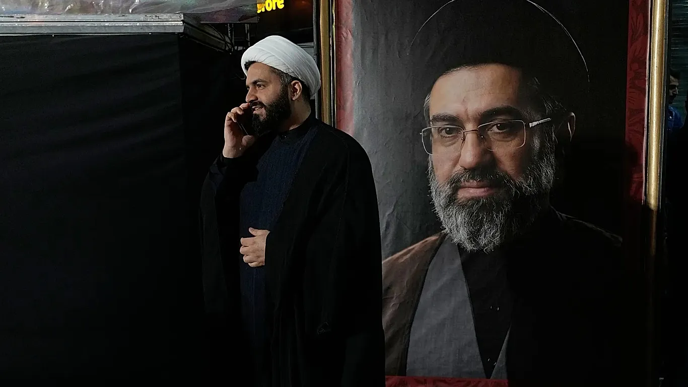 İran dini liderinden ABD’ye mesaj: Kötü niyetli düşmana ağır darbe indirildi