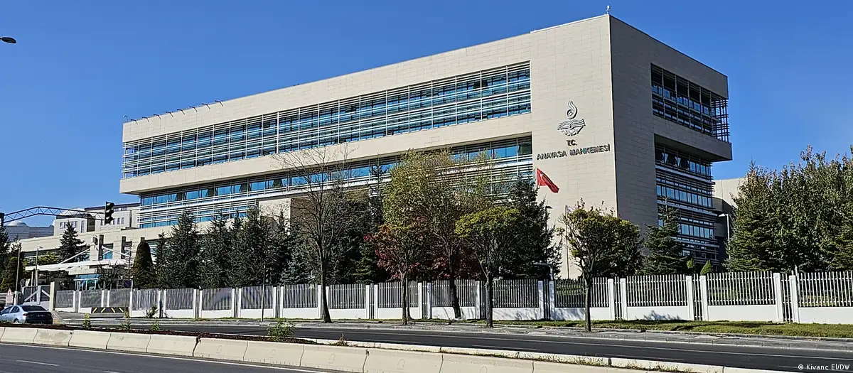 AYM: Çıplak arama iddiaları etkili şekilde soruşturulmalı