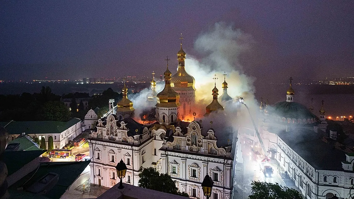 Rusya’dan Ukrayna’ya füze saldırısı: En az 11 kişi öldü, tarihi Kiev katedrali yandı
