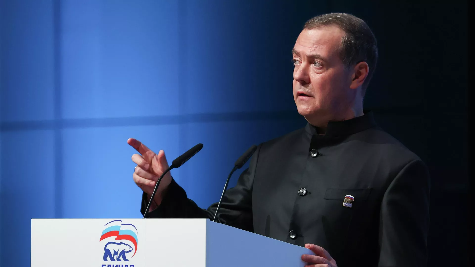 Medvedev: Tahran Washington’a boyun eğmedi, Netanyahu kabinesi savaş çığırtkanlığına devam ediyor