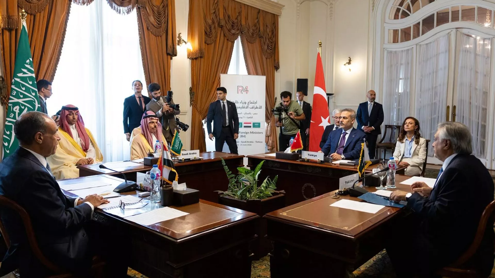 Kahire Toplantısı: Türkiye, Mısır, Suudi Arabistan ve Pakistan Dışişleri Bakanları bir araya geldi