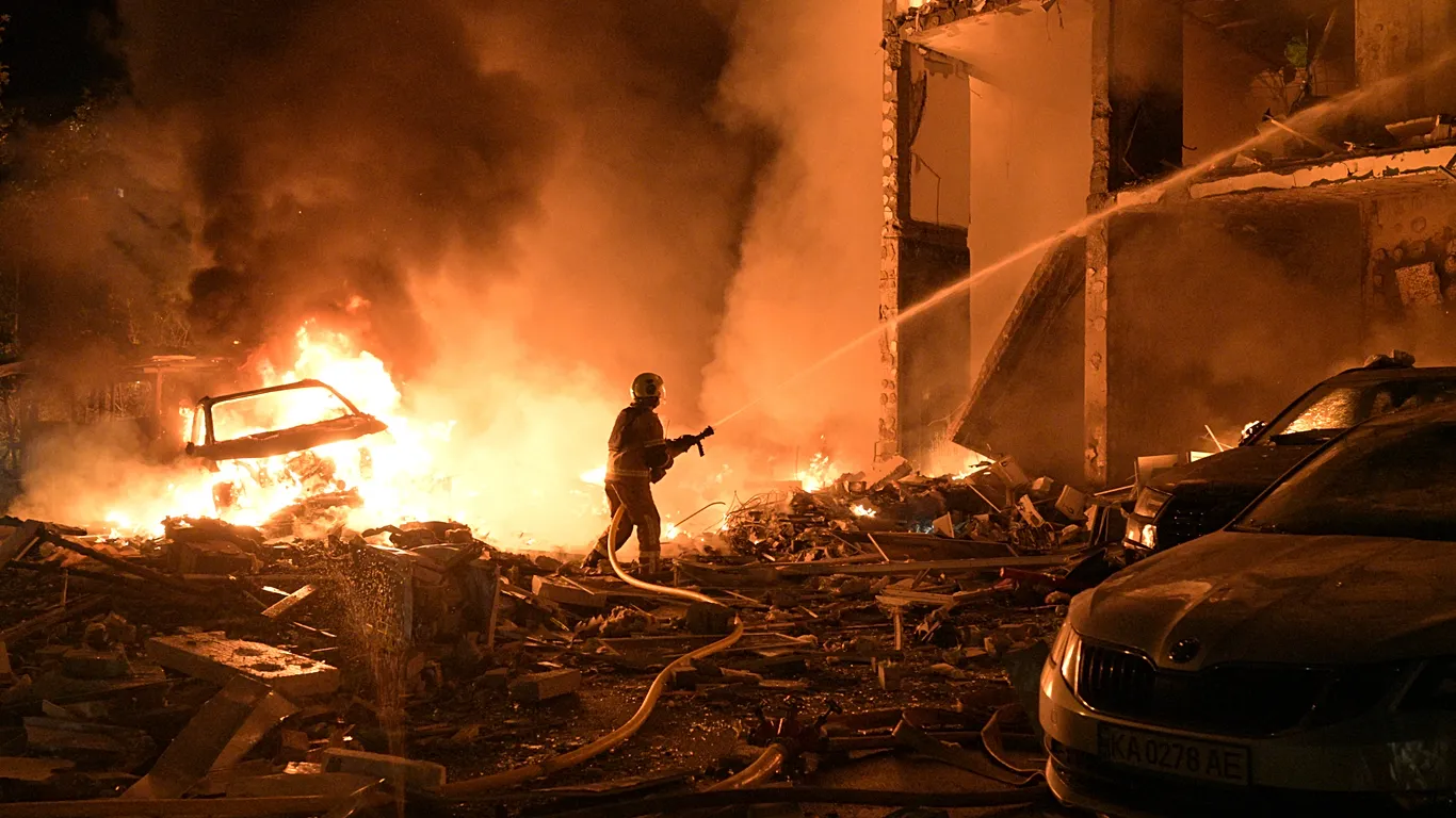 Rusya’dan Kiev’e ağır gece saldırısı: En az 10 ölü, çok sayıda yaralı