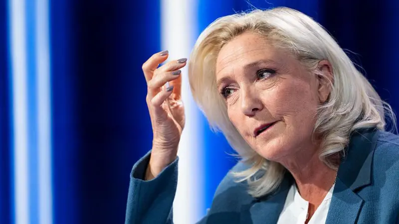 Fransa’da temyiz mahkemesi Marine Le Pen’in seçime girmesinin önünü açtı