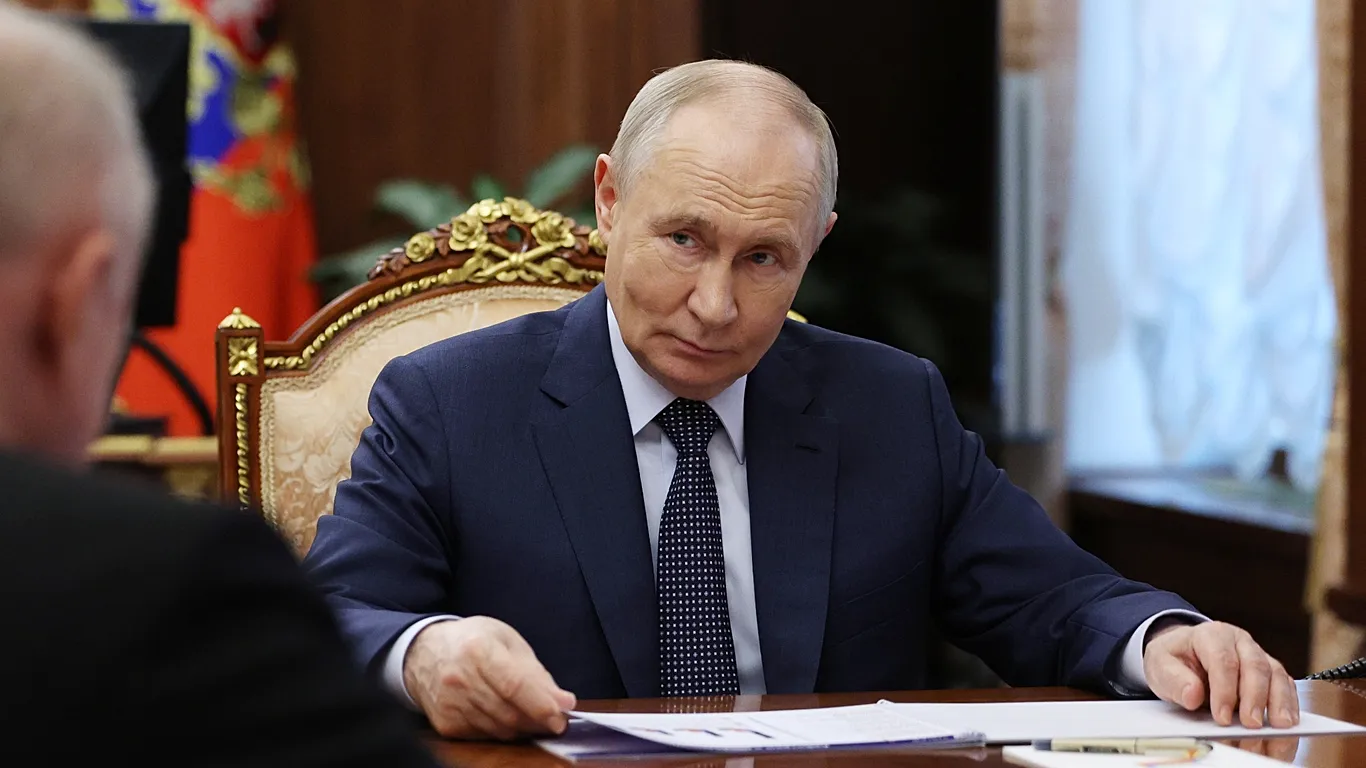 AB ülkeleri Rus petrolündeki tavan fiyat artışını önlemeye çalışıyor
