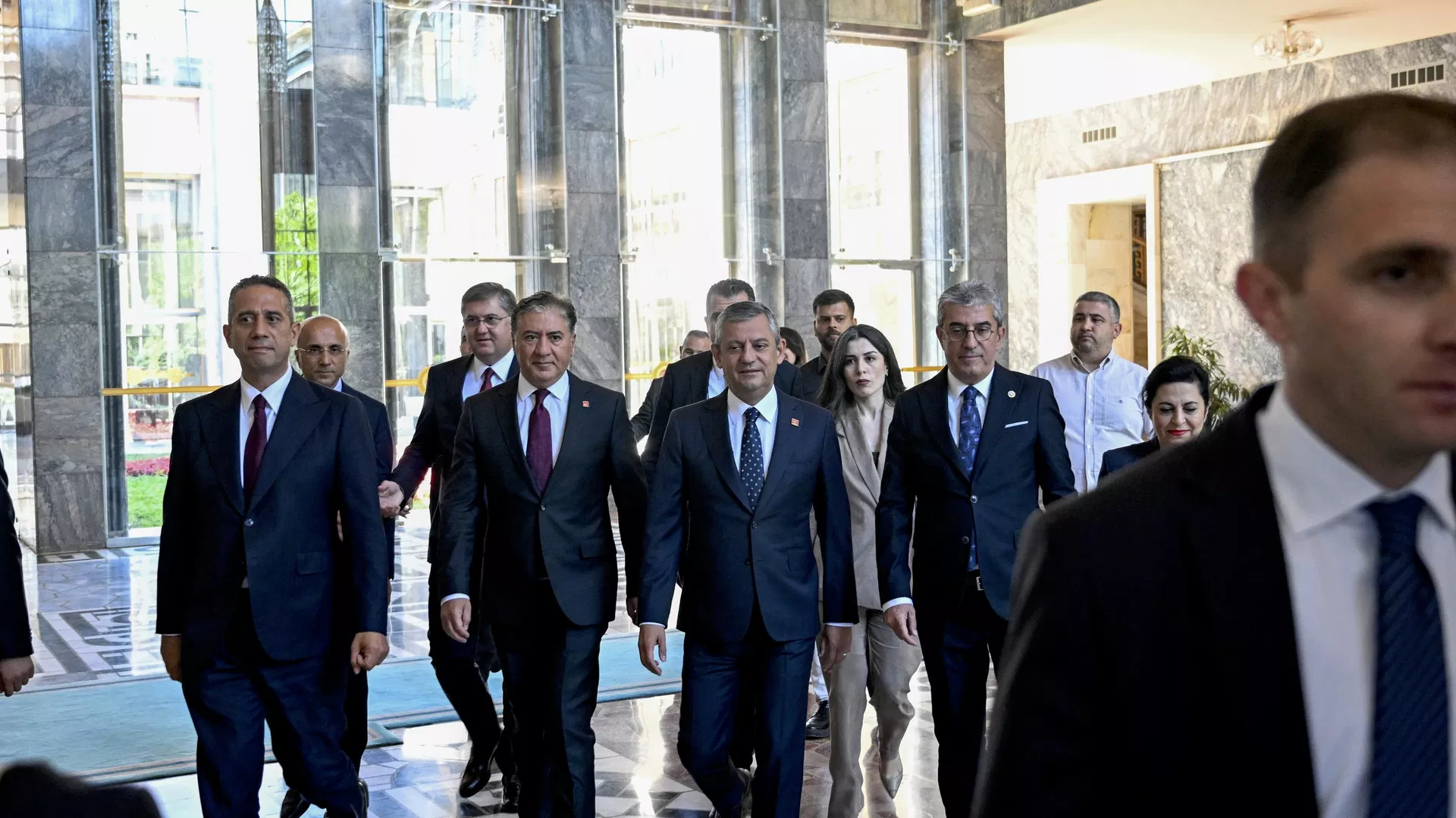 Yeni Parti için imzalar atıldı, kuruluş dilekçesinin verilmesi için hazırlıklar tamamlandı