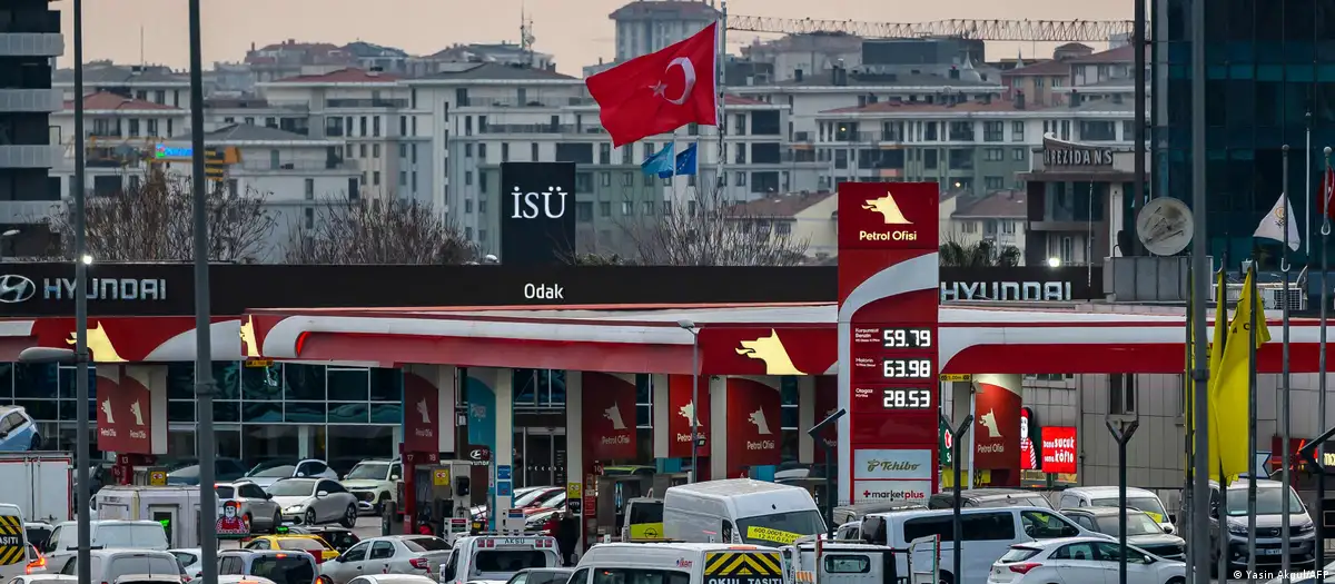 Petrol yeniden 100 dolara tırmandı, motorine büyük zam geldi