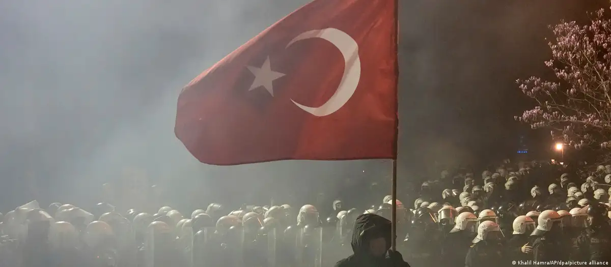 Türk siyasetinde apati riski: “Oy versem de değişmez”