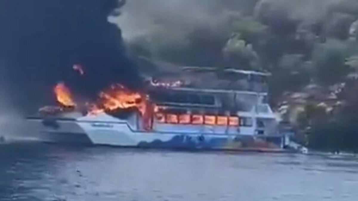 Fethiye’de tur teknesinde yangın çıktı: Yüzlerce kişi zor kurtuldu