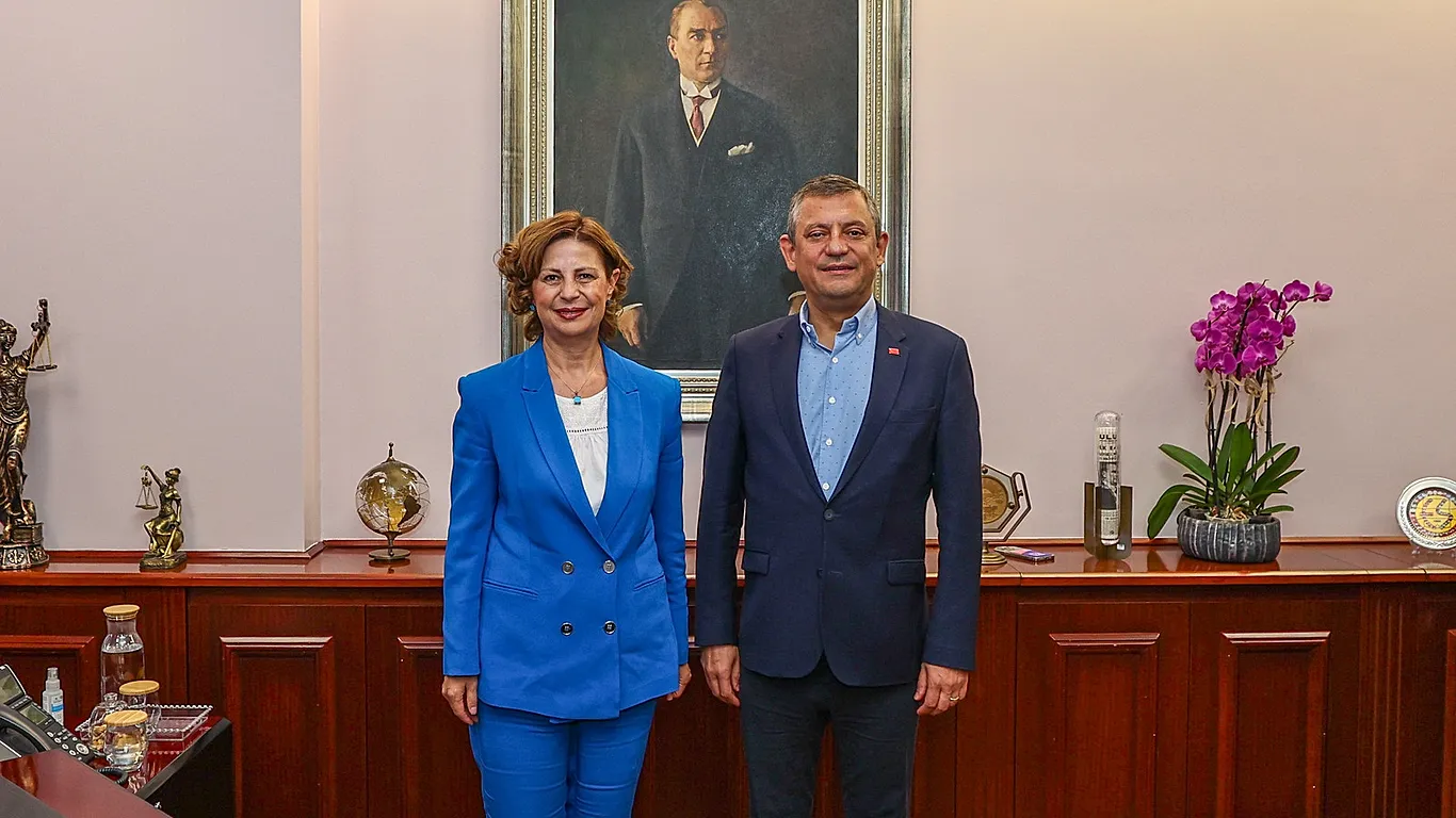 Eskişehir’de Belediye Başkanı Ayşe Ünlüce CHP’den ayrılarak Yeni Parti’ye geçti