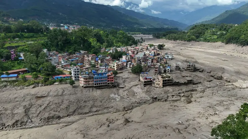 Nepal ve Tibet’te heyelan ve sel: Yüzlerce kişi kayıp