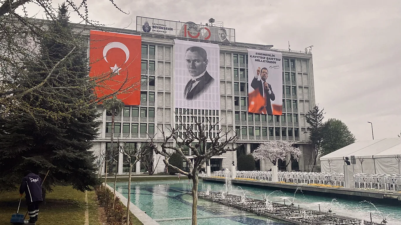 İBB’ye operasyon: Daire başkanı ve Kent Lokantaları yöneticisi dahil 12 kişi gözaltında