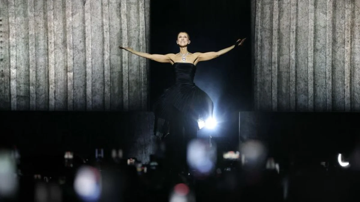 Céline Dion, Paris’te duygusal konserle sahneye geri döndü