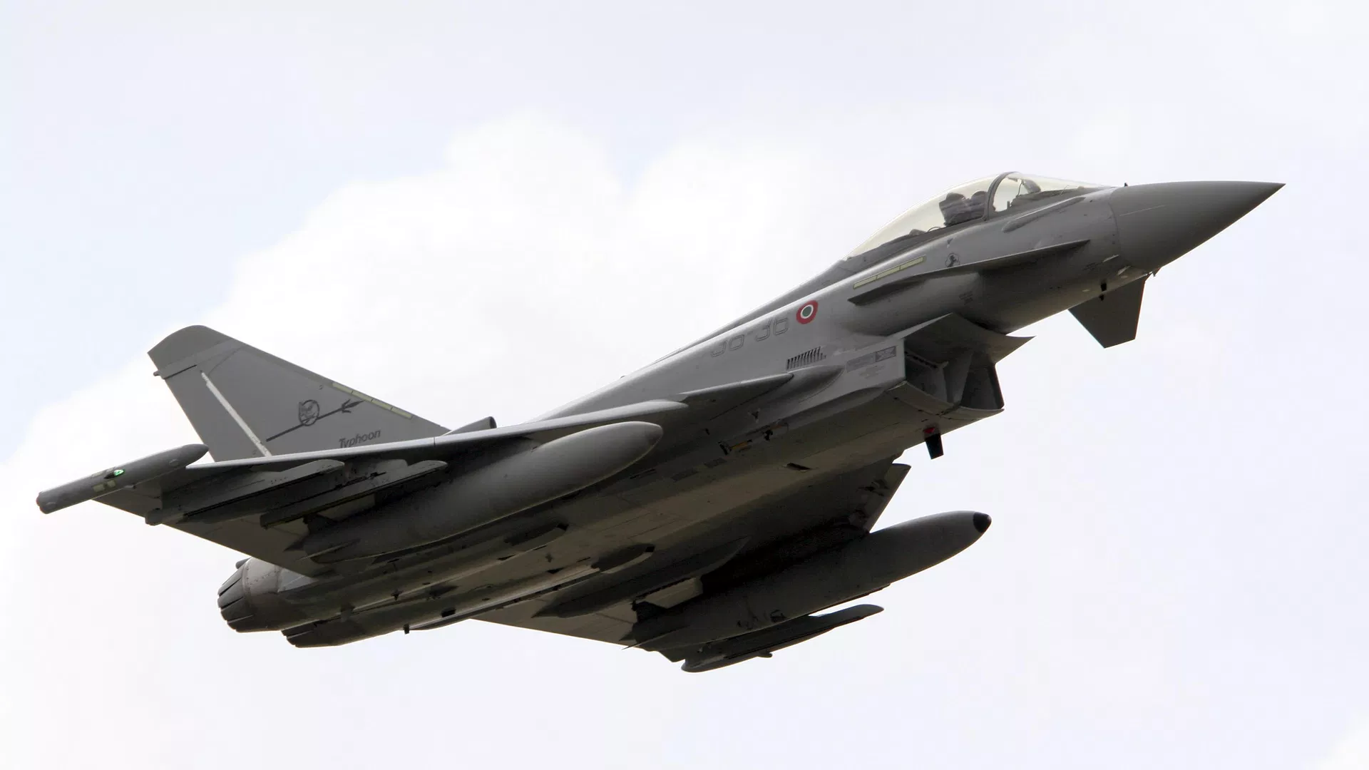 Suudi Arabistan’daki üsse yönelik hava saldırısında bir İtalyan Eurofighter savaş uçağı vuruldu