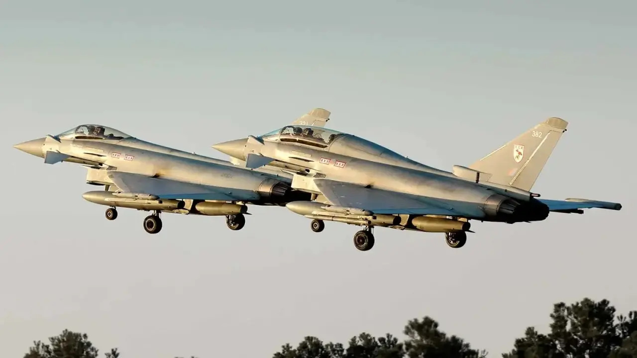 İlk Türk Eurofighter pilotları, İngiltere’de eğitime başladı