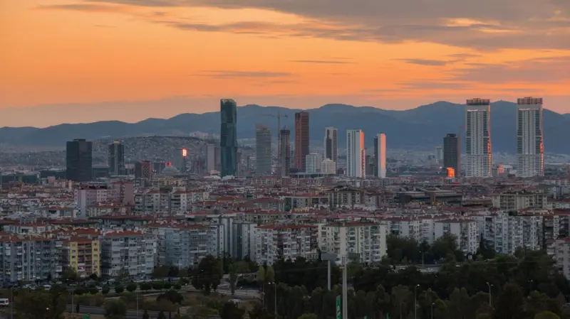 Bayraklı Belediyesi’ne operasyon: 45 gözaltı