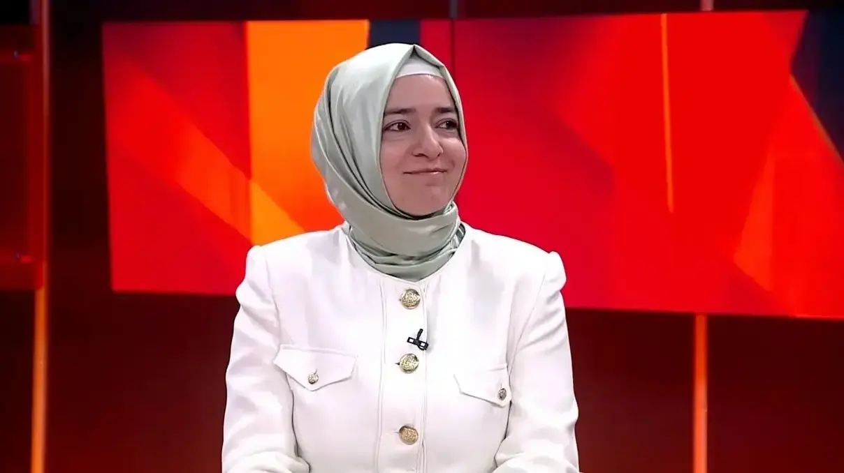 Fatma Betül Sayan Kaya, AK Parti’den ihraç edildi