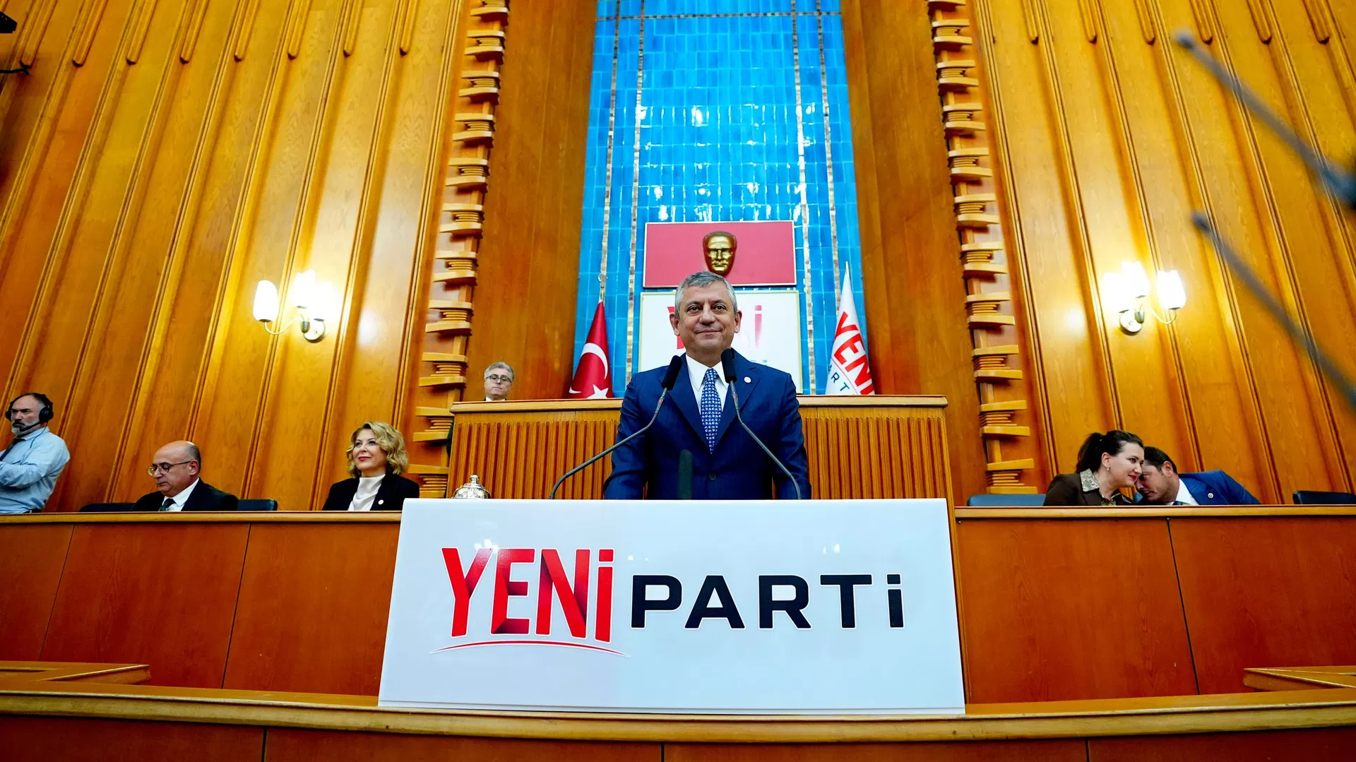 Özel’den Cemil Tugay’a tepki: ‘Bu el kırılsaydı, bu kafa kırılsaydı bugünü görmeseydi’