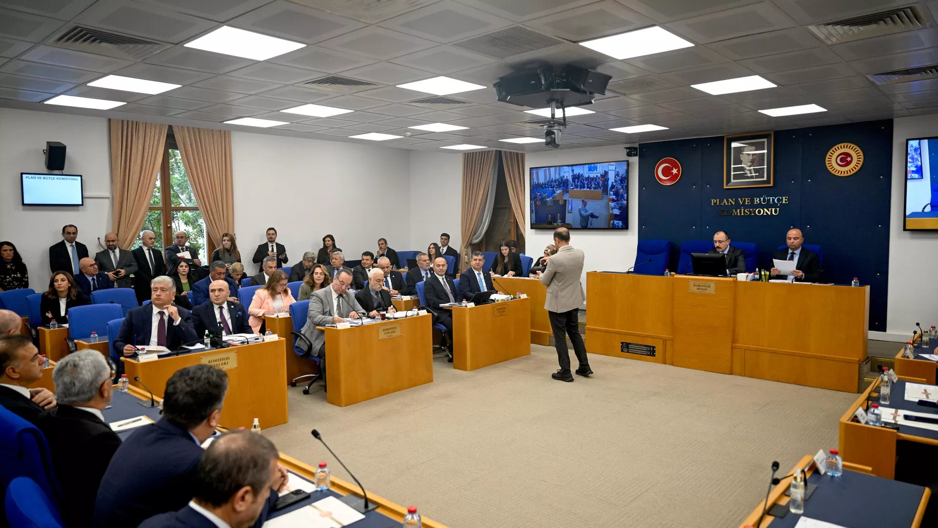 Fon krizi: TBMM’de Ekonomi bürokratları soru yağmuruna tutuldu