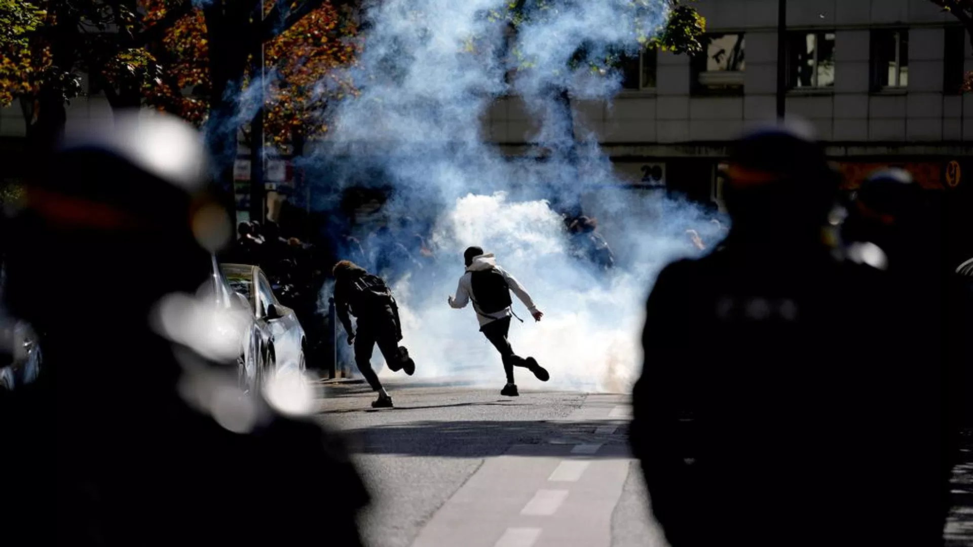 Fransa’da öğrenci protestoları: Polise ses bombası kullanma izni verildi