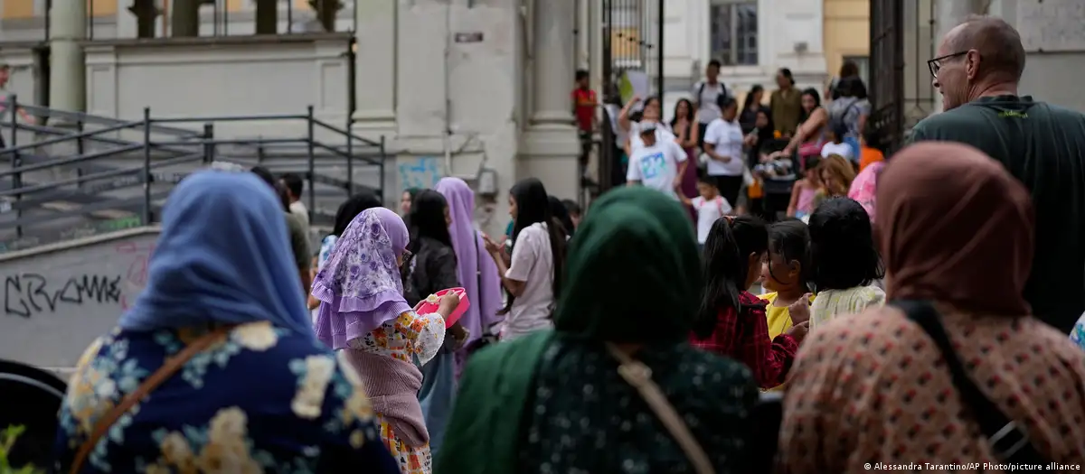 İtalya, okullarda peçeyi yasakladı